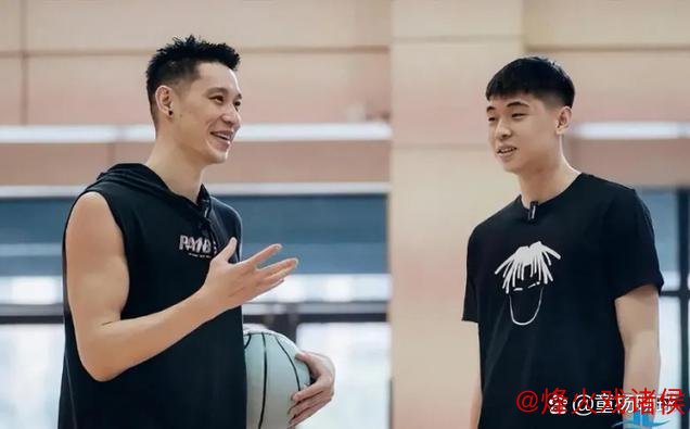 林书豪指导崔永熙:训练时要更严格要求自己 林书豪指导崔永熙:训练时要更严格要求自己